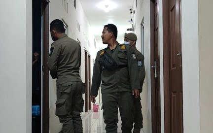 Wakil Bupati Rohil Digerebek Polisi saat Berduaan dengan Wanita di Hotel