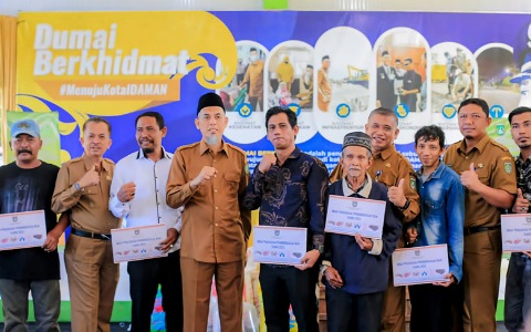 Serahkan Hibah Prasarana, Pemko Dumai Dorong Kesejahteraan Pembudidaya Ikan