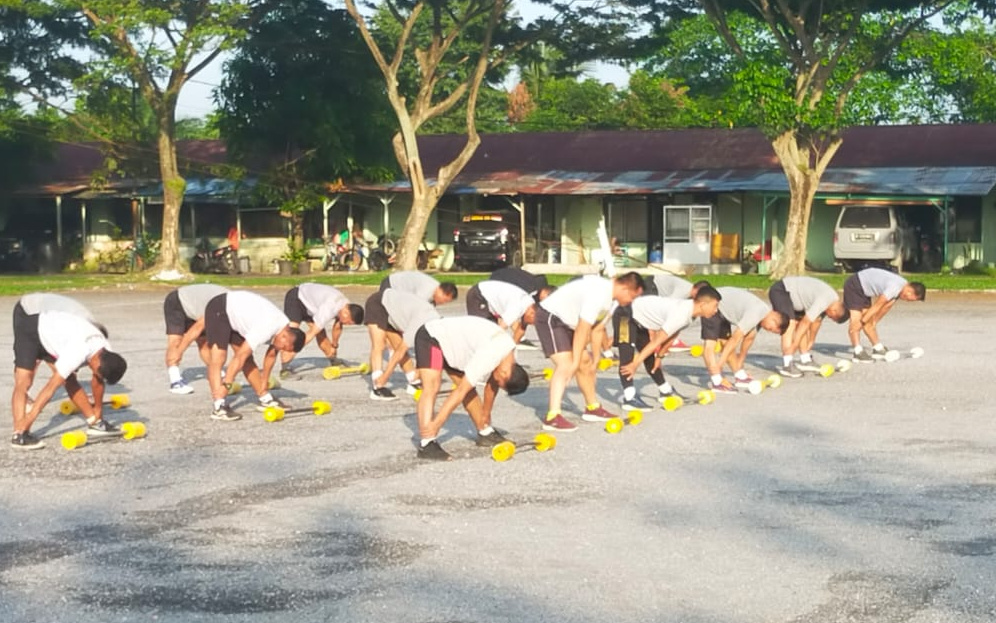 Jaga Kebugaran Tubuh, Prajurit Kodim Dumai Lakukan Senam Barbel dan Lari