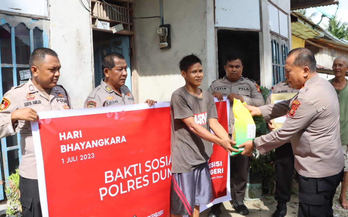 HUT Bhayangkara ke 77, Polres Dumai Lakukan Bakti Sosial
