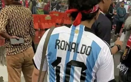 Viral Hanya di Indonesia, Fans Pakai Jersey Argentina Tapi Namanya Ronaldo