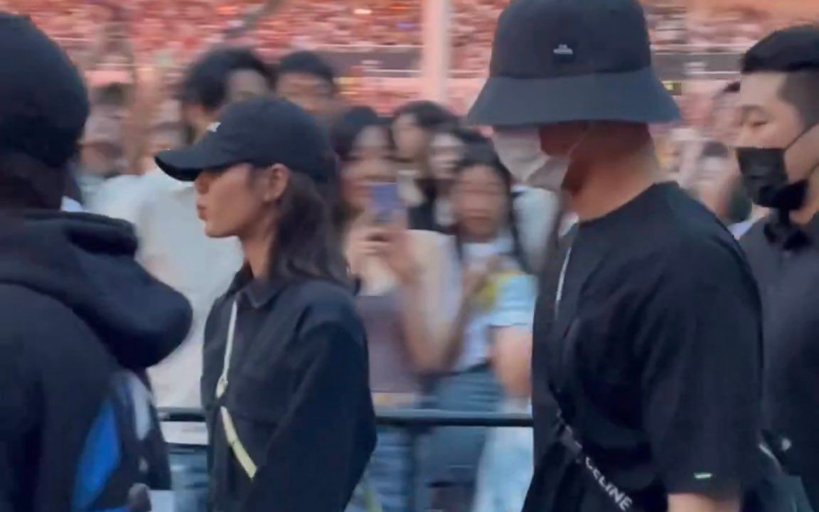 Lisa Blackpink Nonton Konser Bruno Mars Bersama Pria Misterius, ini Kata Netizen