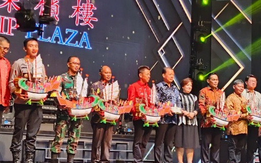 Bupati Rohil Hadiri Malam Kesenian dan Peresmian Festival Bakar Tongkang