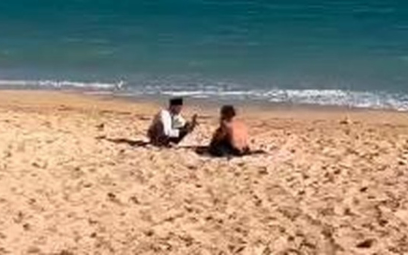 Astaghfirullah, 3 Kakek Mesum ini Rekam Payudara Bule di Pantai Kuta Lombok