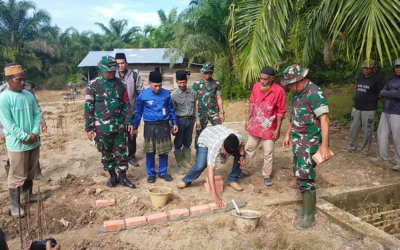 Peletakan Batu Pertama Pembangunan Masjid Assalam Oleh Dansatgas TMMD