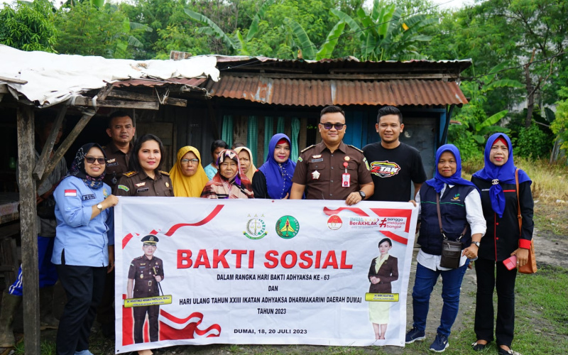 Kolaborasi Dengan Komunitas 2Tak Corner, Kejari Dumai Gelar Bakti Sosial