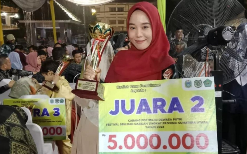 Sury Lubis Asal Tanjung Balai Raih Juara 2 Lomba Nyanyi Se-Sumut