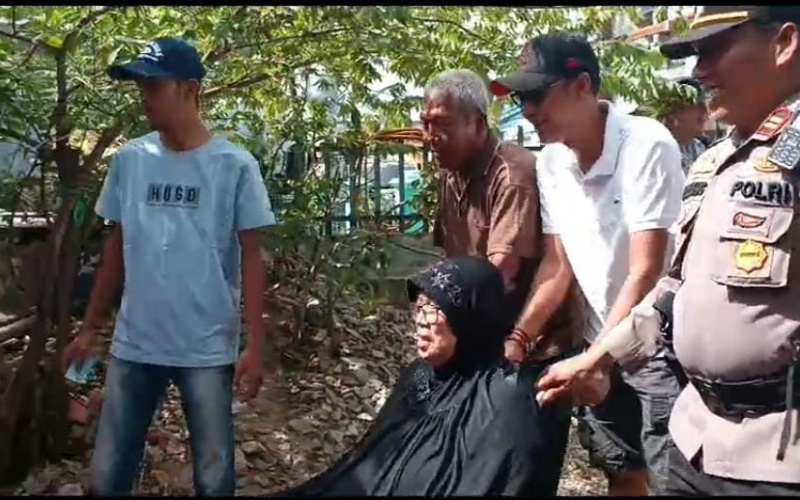 Peduli Lansia dan Disabilitas, Polsek Dumai Kota Antarkan Nurtini ke TPS