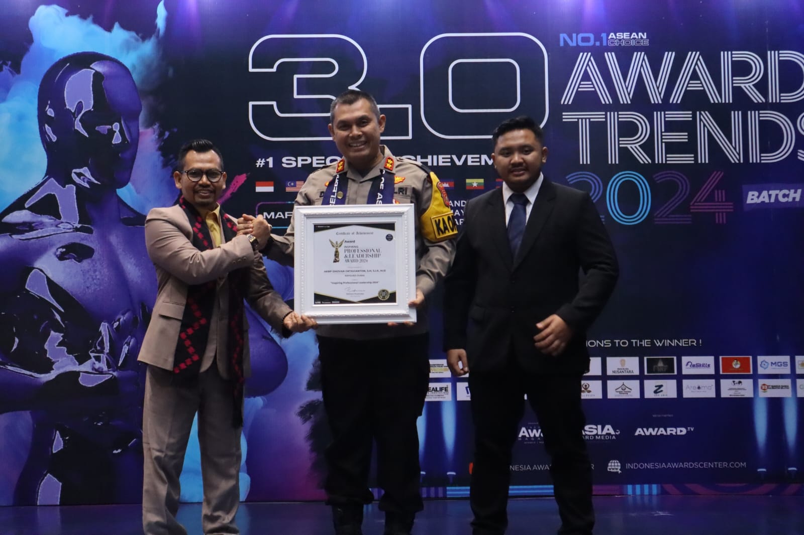 Kapolres Dumai Dapat Penghargaan dari 'Asia Choice Awards'