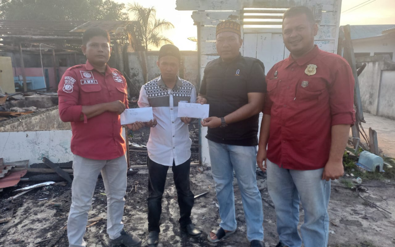 Direktur RSUD Drg Rdhonaldi MKM Santuni Korban Kebakaran